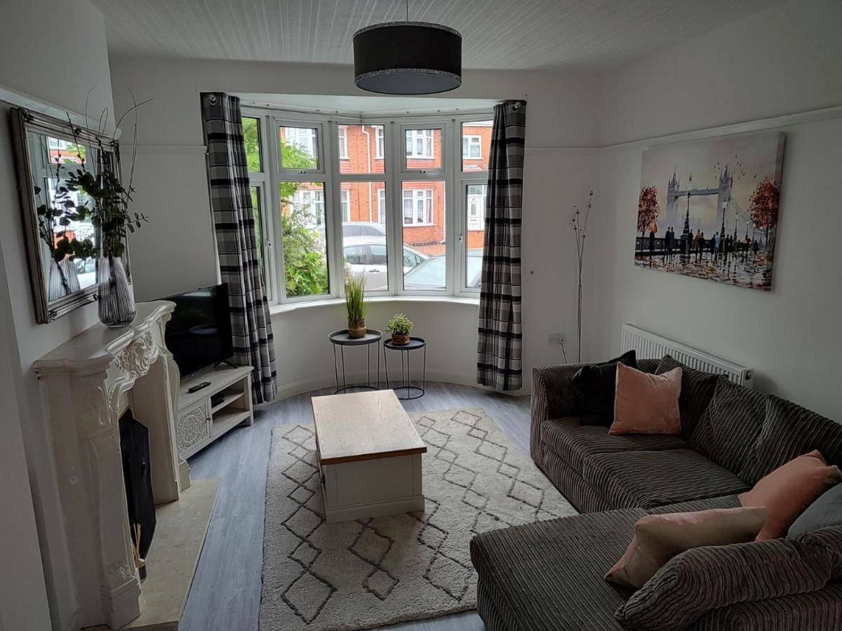 Wavertree Drive 3 Bed Contractor Home In Λέστερ Εξωτερικό φωτογραφία